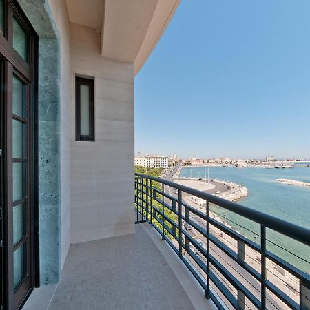 iH Grande Albergo Delle Nazioni Bari Esterno foto A balcony
