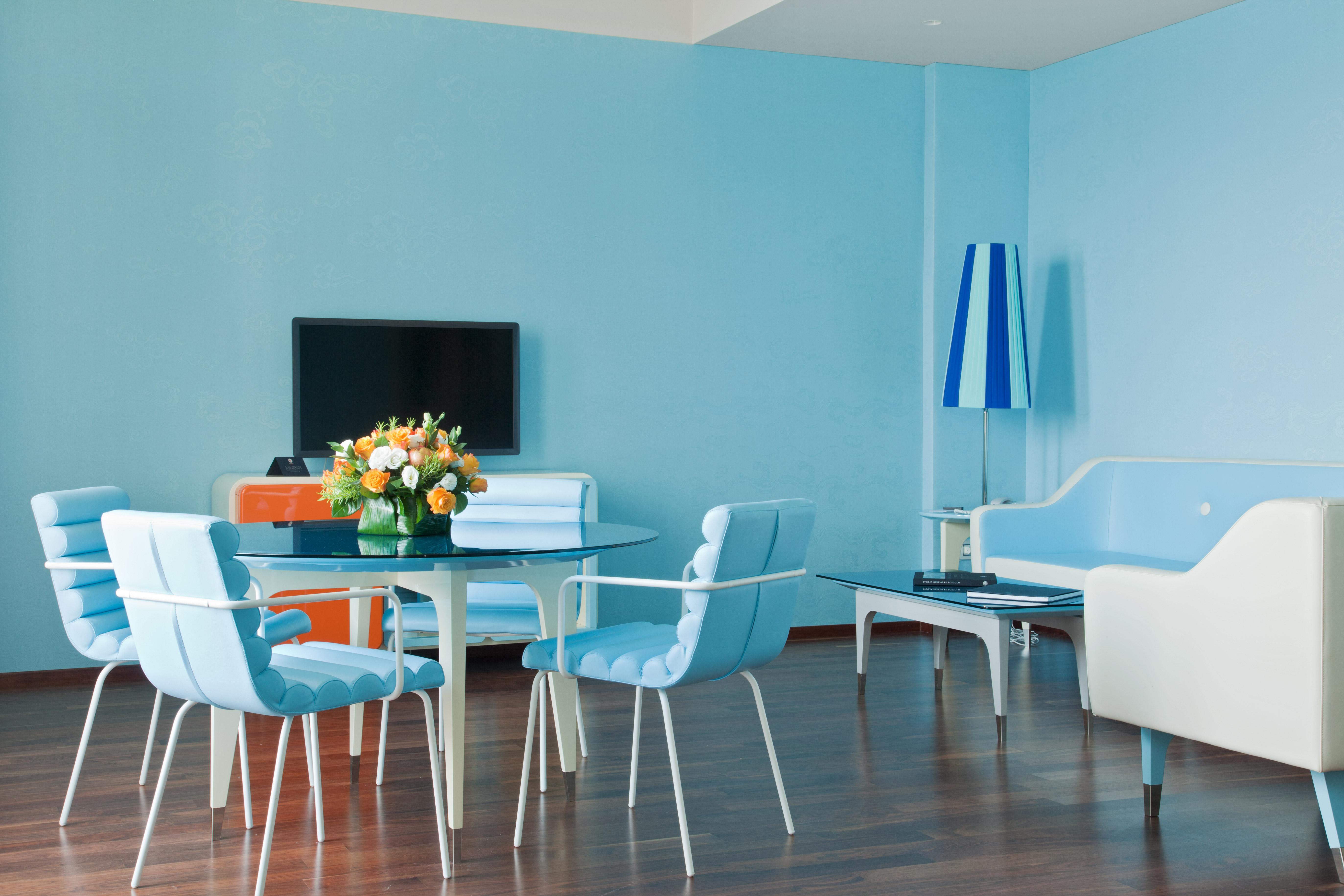 iH Grande Albergo Delle Nazioni Bari Esterno foto A room with blue walls