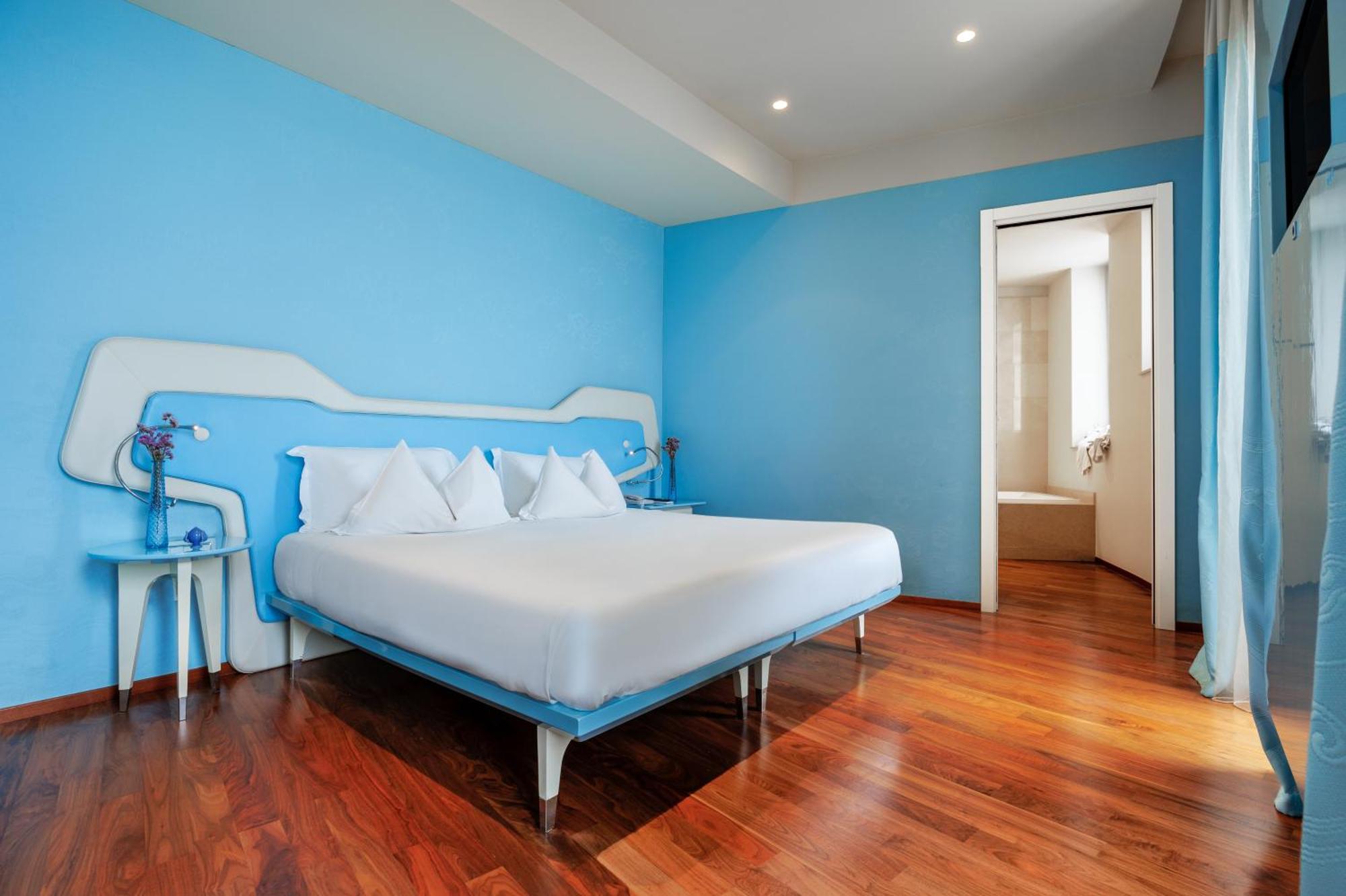 iH Grande Albergo Delle Nazioni Bari Esterno foto A room at the hotel