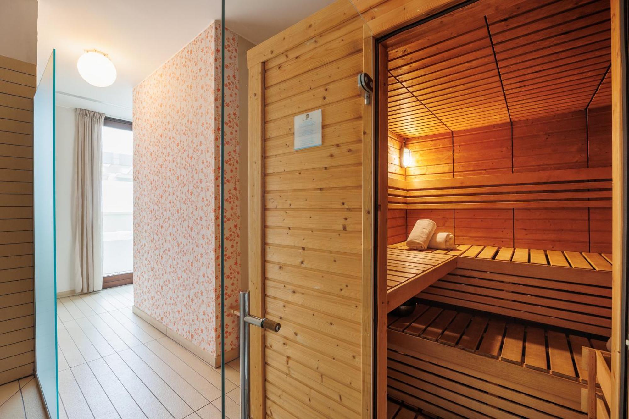 iH Grande Albergo Delle Nazioni Bari Esterno foto A modern Finnish sauna