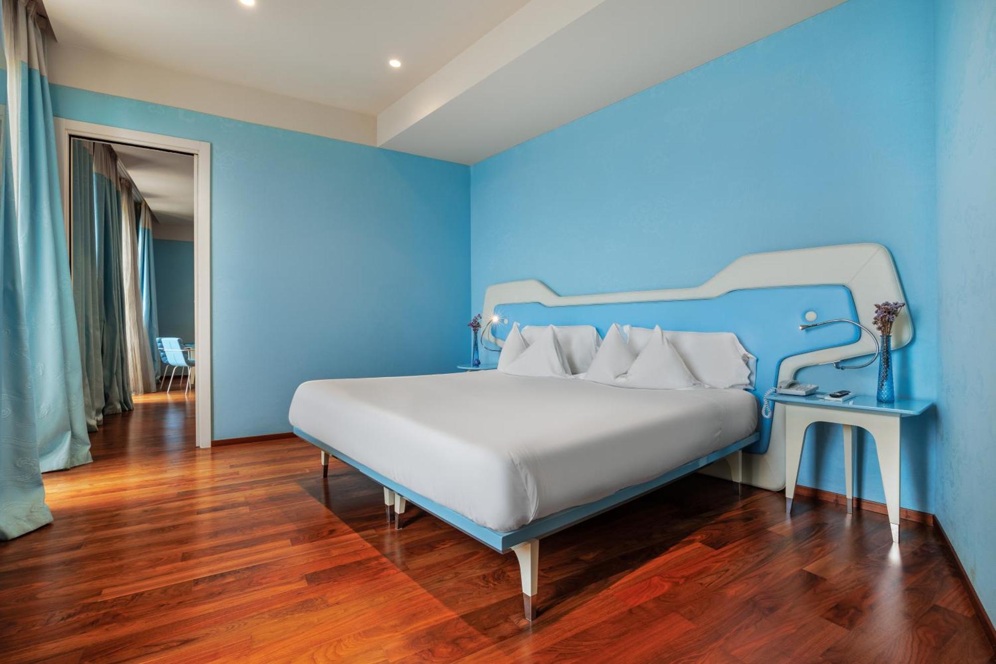 iH Grande Albergo Delle Nazioni Bari Esterno foto A room at the hotel