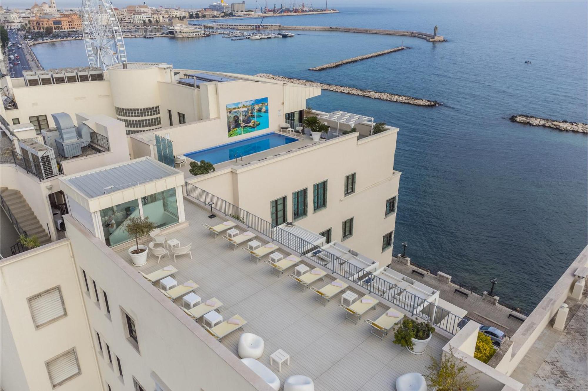 iH Grande Albergo Delle Nazioni Bari Esterno foto The pool at the top of the hotel