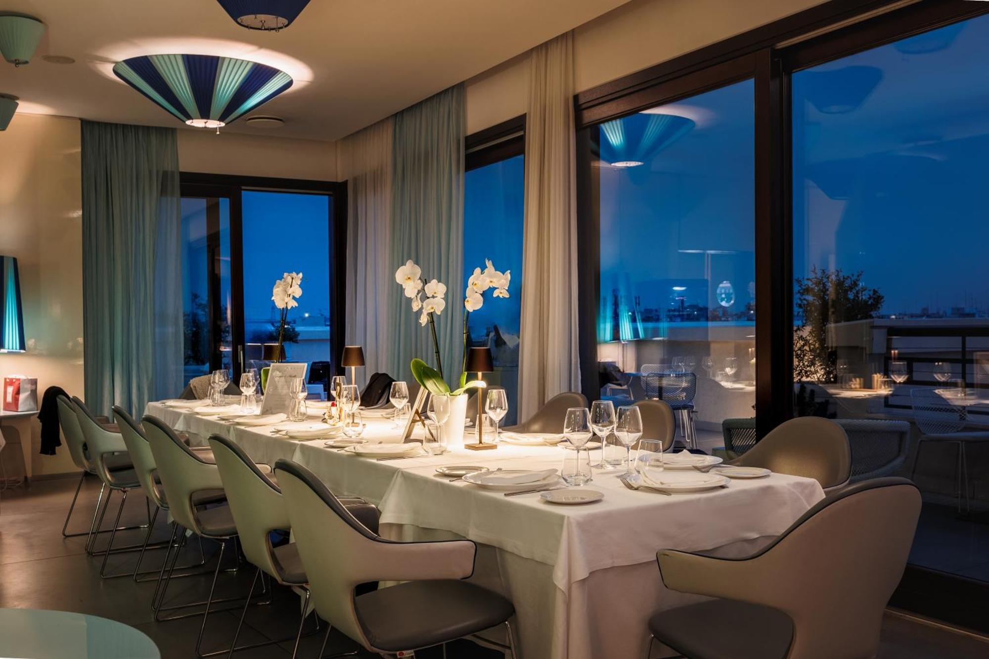iH Grande Albergo Delle Nazioni Bari Esterno foto The Sky Bar