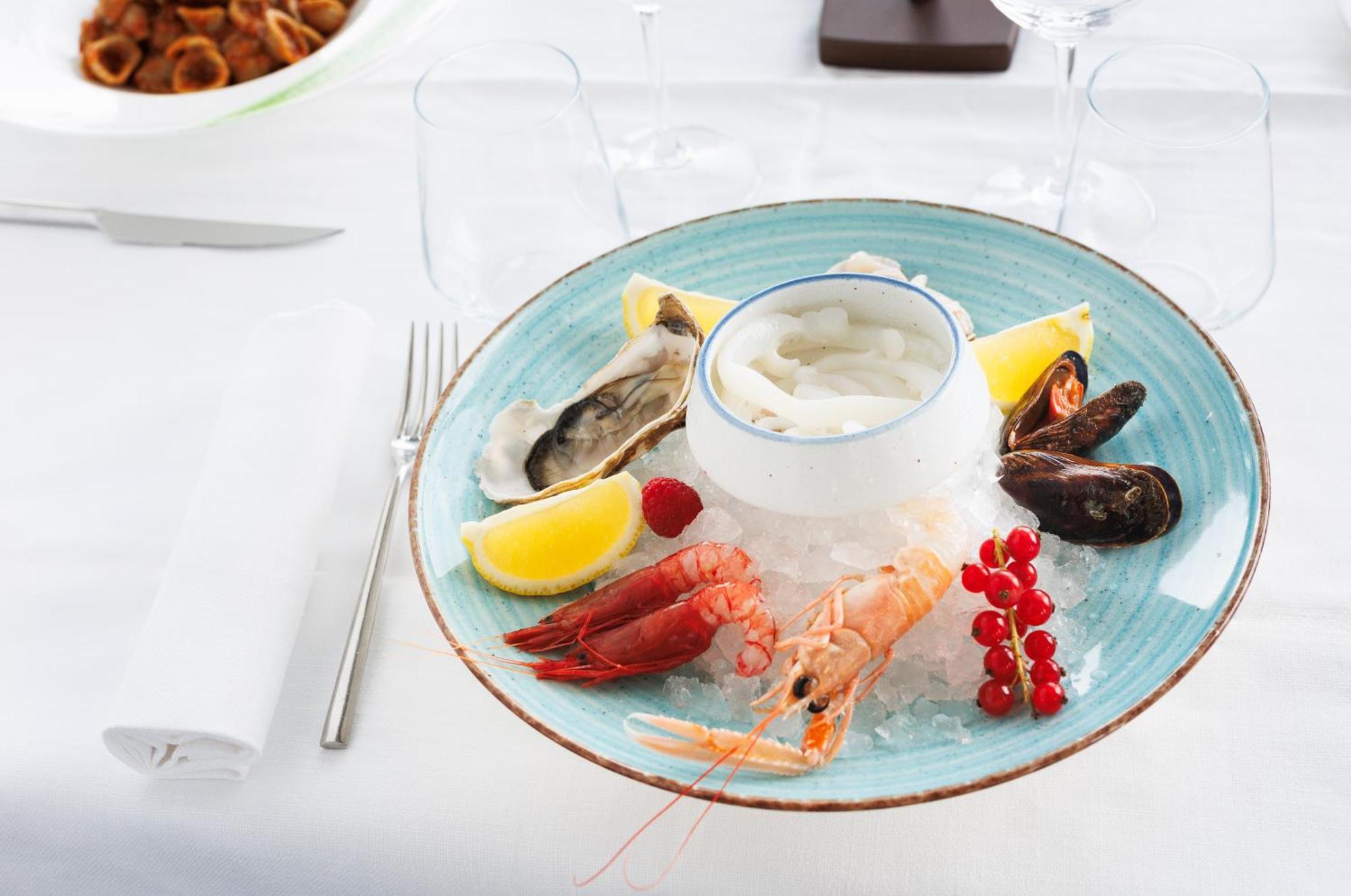 iH Grande Albergo Delle Nazioni Bari Esterno foto Seafood on ice