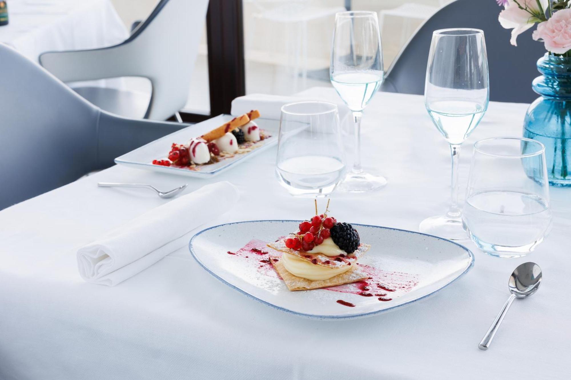 iH Grande Albergo Delle Nazioni Bari Esterno foto Tableware