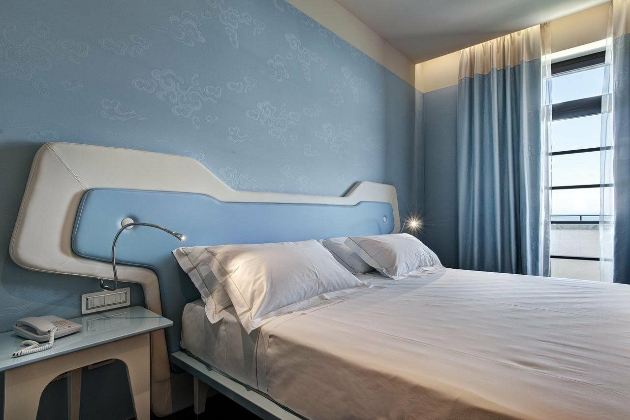iH Grande Albergo Delle Nazioni Bari Esterno foto A bedroom at the hotel